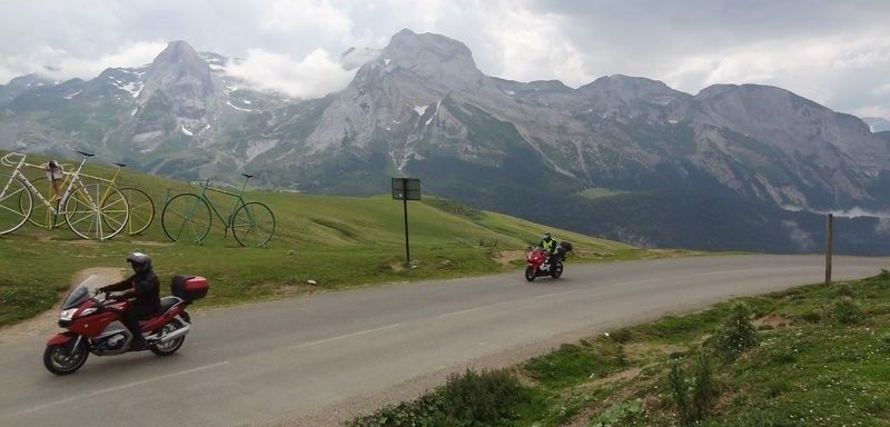 Crossing the Pyrénées on motorcycle