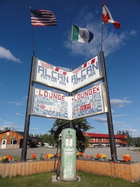 alaska panneau motel voyage moto grand nord