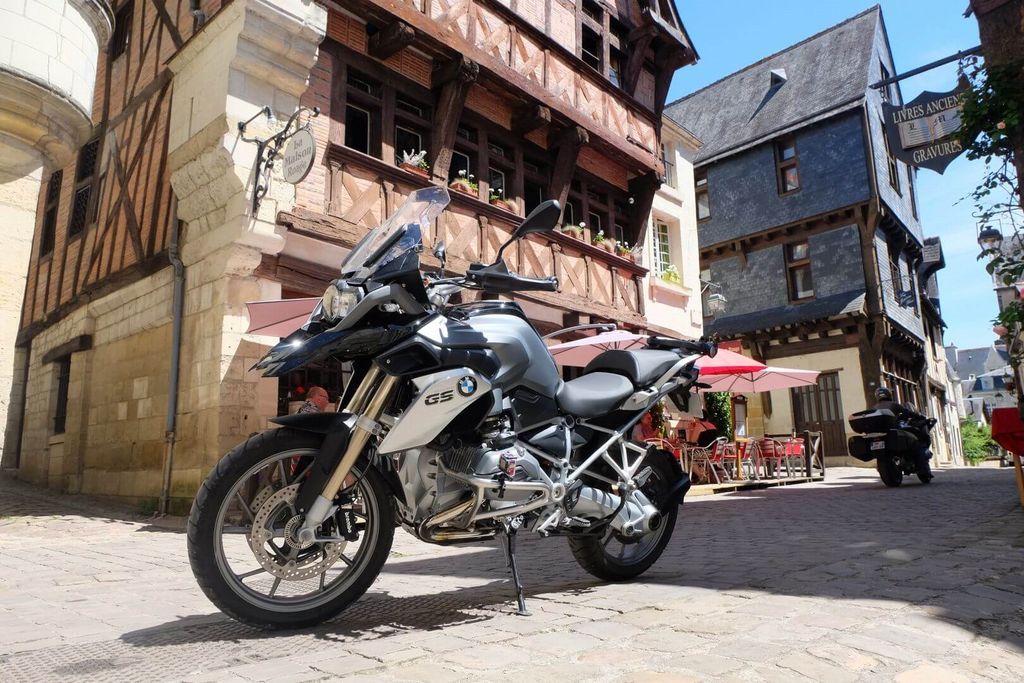 rent motorcycle france