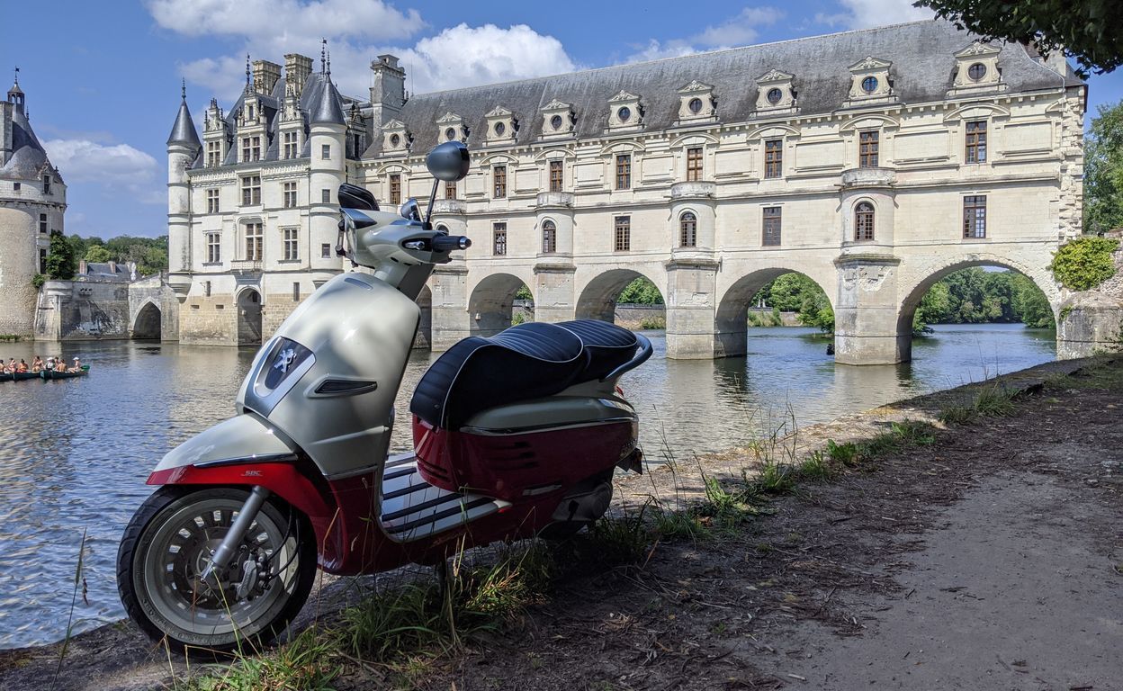 Ride a scooter vintage in the loire valley
