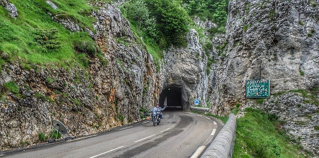 Road trip moto en Vercors, la magie des Alpes à moto