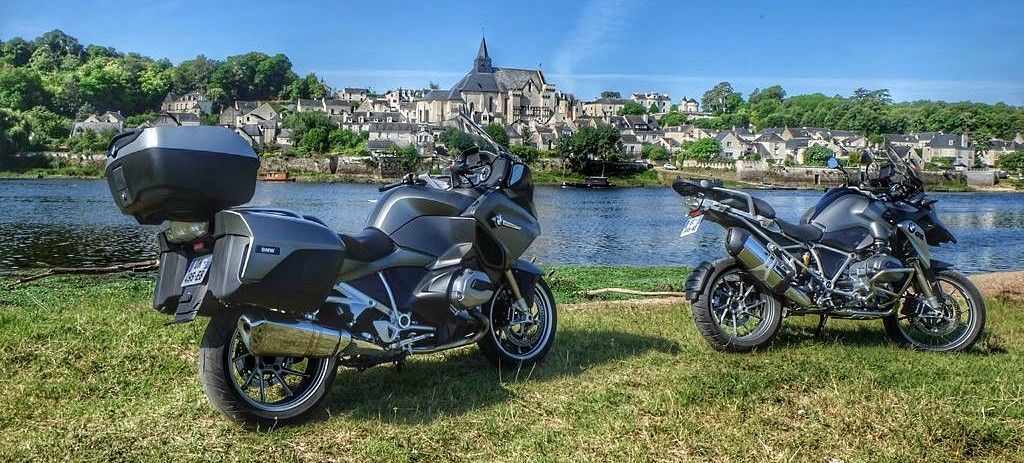 Voyage à moto à travers l’Anjou, au pays du vin et des roses