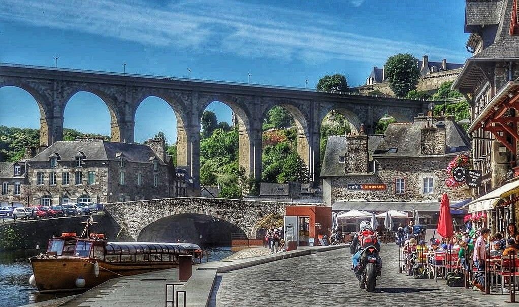 Voyage à moto en Bretagne, les cités historiques sur la Rance