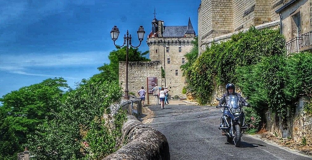 Road trip moto en val de Loire, au confluent de la Loire et de la Vienne