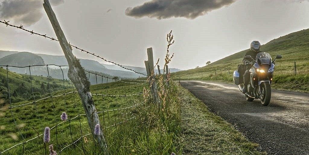 Road trip moto en Auvergne dans les monts du Cantal