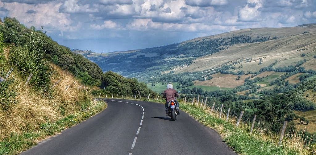 196 voyage moto road trip auvergne cantal 01