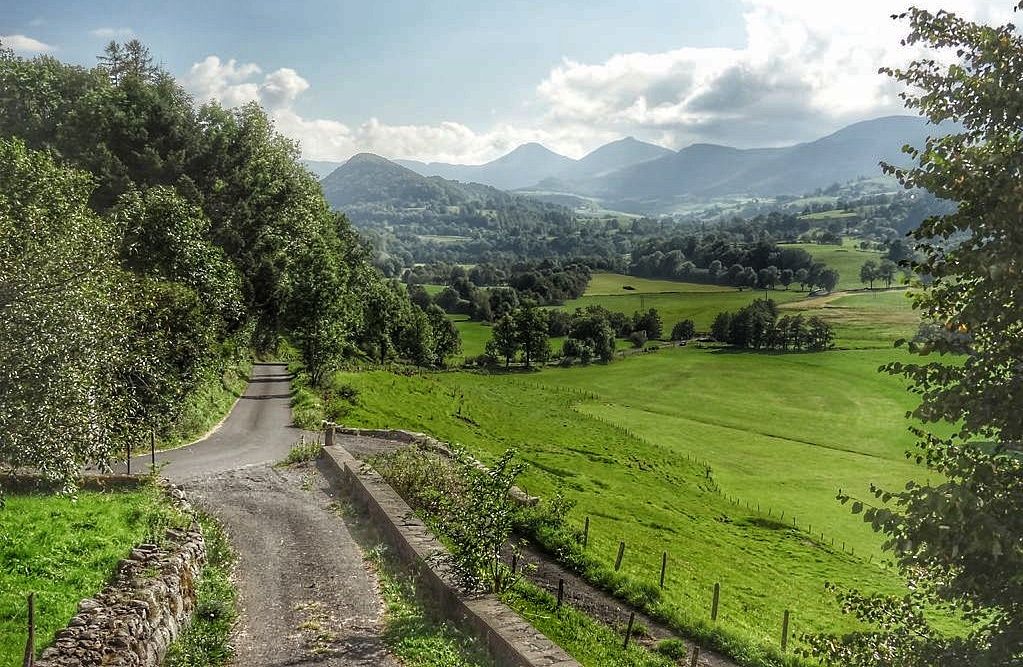 56 voyage moto road trip auvergne cantal 01