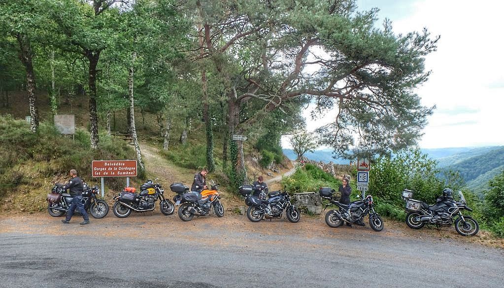 81 voyage moto road trip auvergne cantal 01