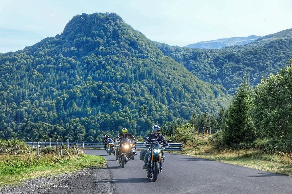 140 voyage moto road trip auvergne sancy 01