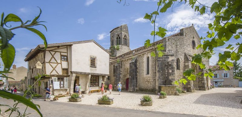 10 voyage moto Auvergne Sioule