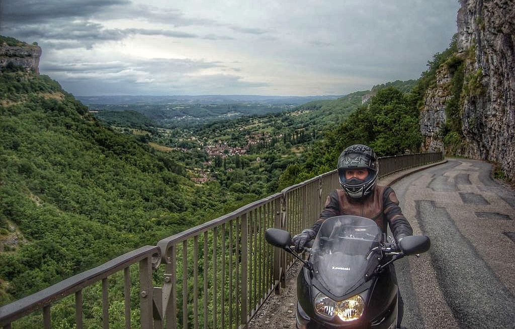 104 voyage moto road trip quercy 01