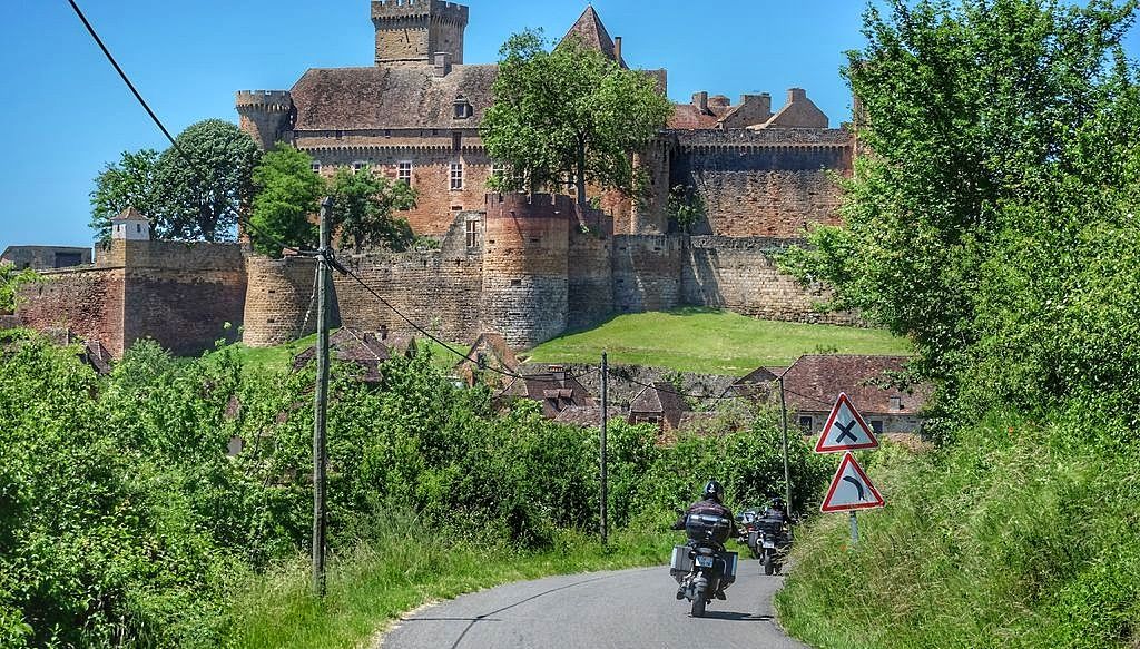 18 voyage moto road trip quercy 01