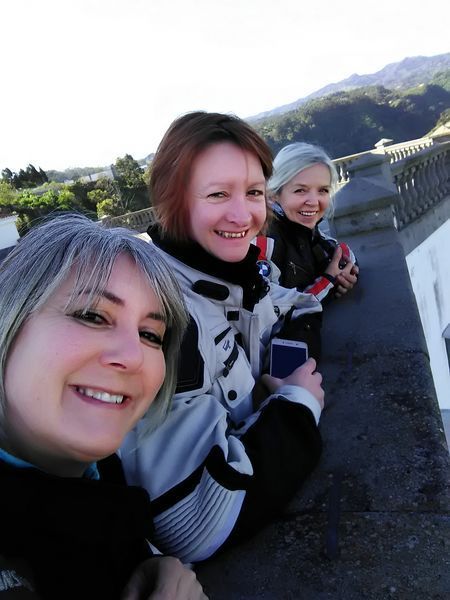 motorycle guided tour girls