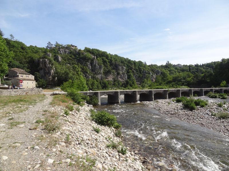 32 voyage moto ardèche labeaume