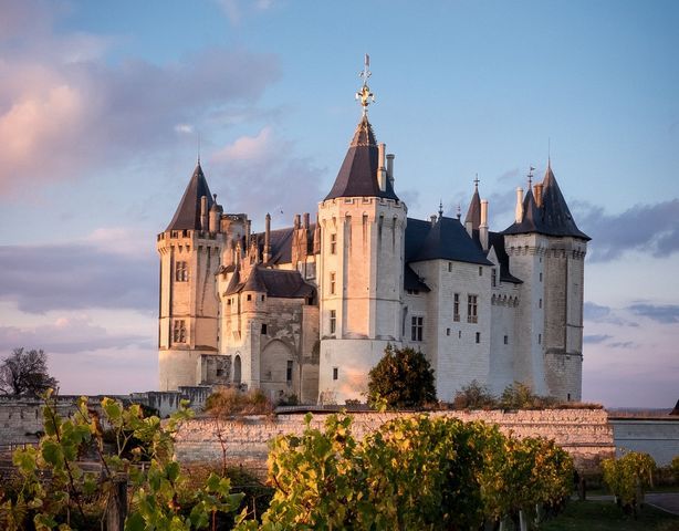 chateau saumur loire velo voyage