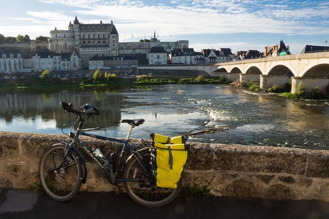 chateau amboise loire velo voyage