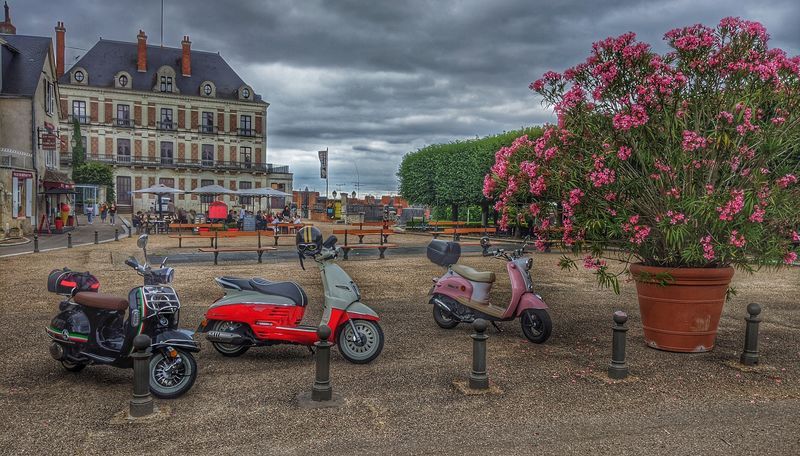 scooter guided tour loire valley