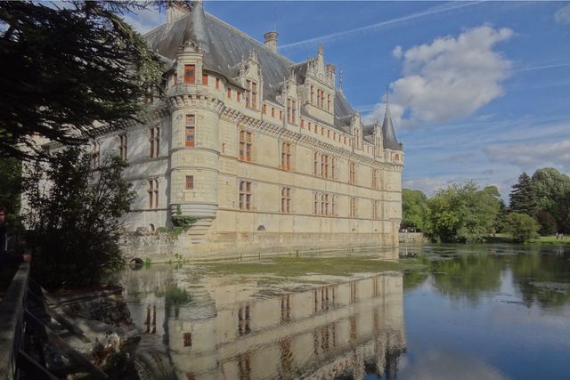 chateau loire à moto