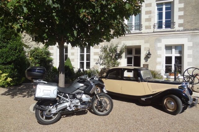 Moto et traction avant excursion à la journée