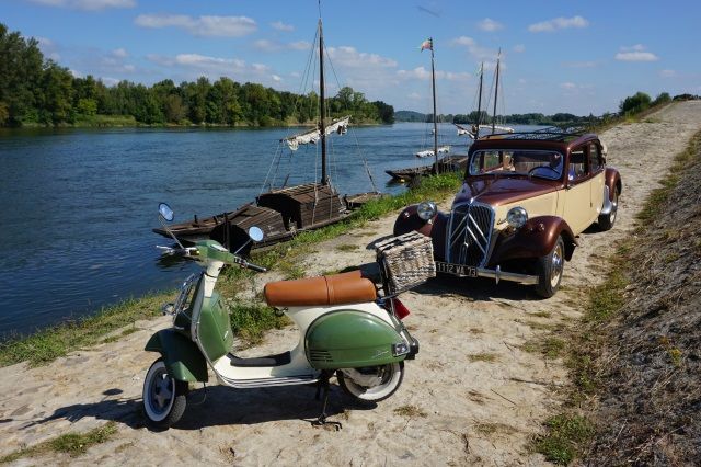 Scooter and vintage car day excursion