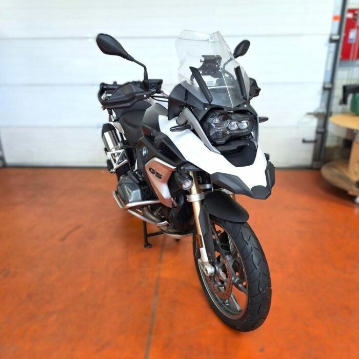 moto disponible en achat-revente - motorcycle available for sell and buy back