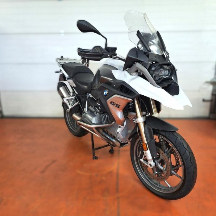 moto disponible en achat-revente - motorcycle available for sell and buy back