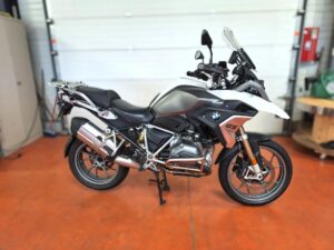 achat revente moto europe : BMW 1200 GS blanche prête à partir
