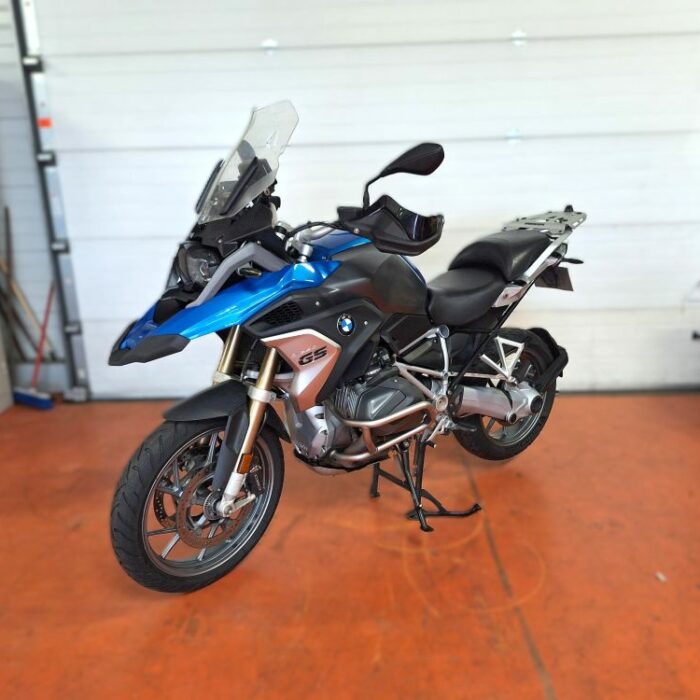 moto disponible en achat-revente - motorcycle available for sell and buy back