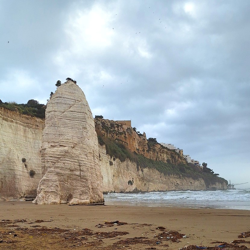 Voyage moto dans les Pouilles : le Pizzomunno de Vieste